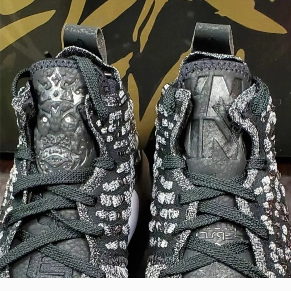 Nike LeBron 17 sz 5.5y black